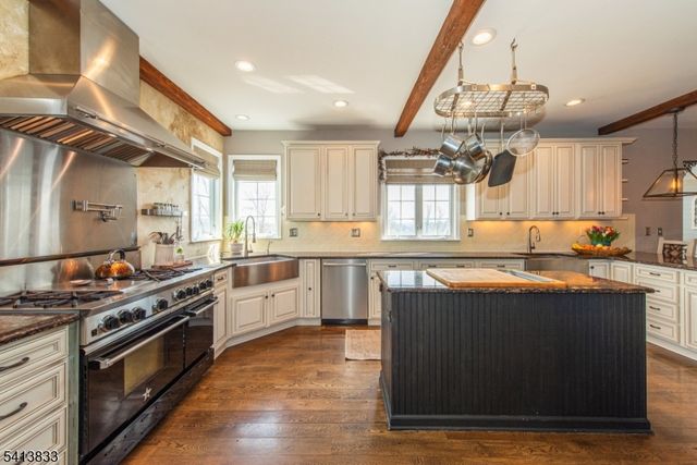5 Tracey Ln, Mount Olive Twp., NJ 07828