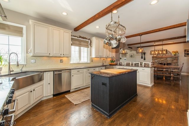 5 Tracey Ln, Mount Olive Twp., NJ 07828
