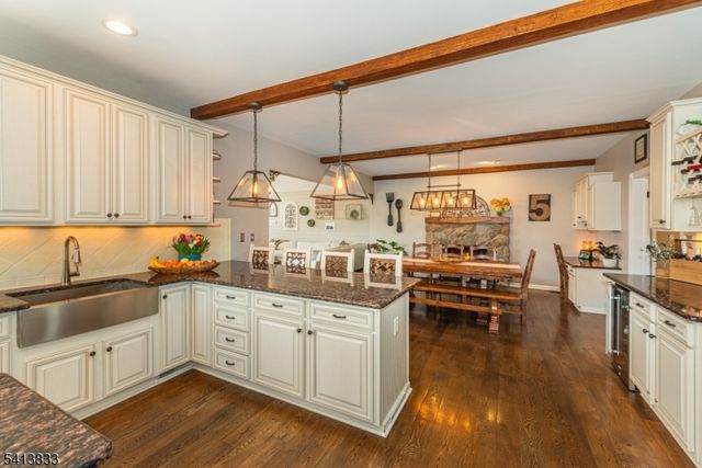 5 Tracey Ln, Mount Olive Twp., NJ 07828