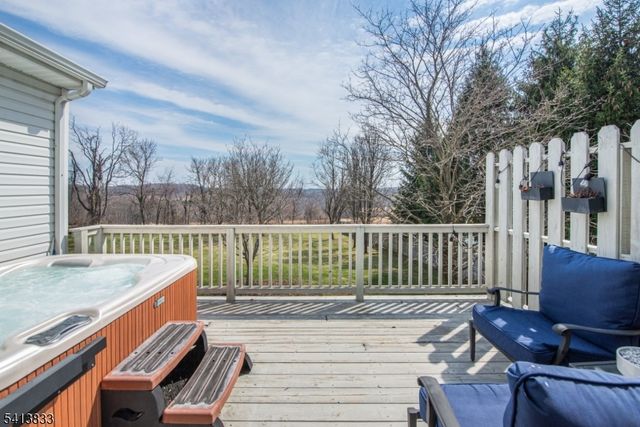5 Tracey Ln, Mount Olive Twp., NJ 07828