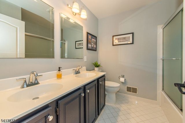 5 Tracey Ln, Mount Olive Twp., NJ 07828