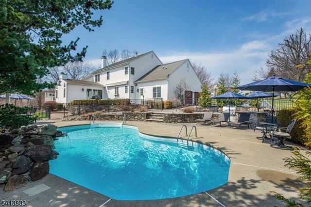 5 Tracey Ln, Mount Olive Twp., NJ 07828