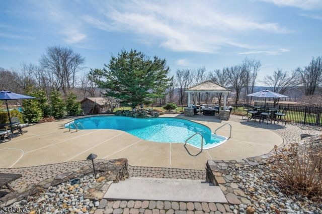 5 Tracey Ln, Mount Olive Twp., NJ 07828