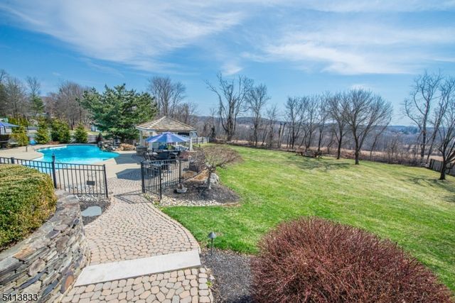 5 Tracey Ln, Mount Olive Twp., NJ 07828