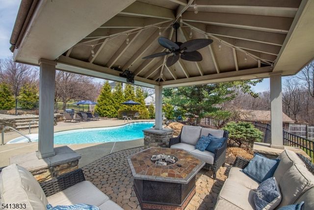 5 Tracey Ln, Mount Olive Twp., NJ 07828