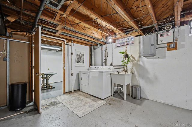 31030 Cousino Drive, Warren, MI 48092