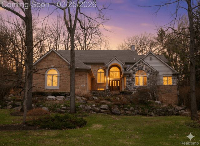 777 Great Oaks Drive, Bloomfield Hills, MI 48304