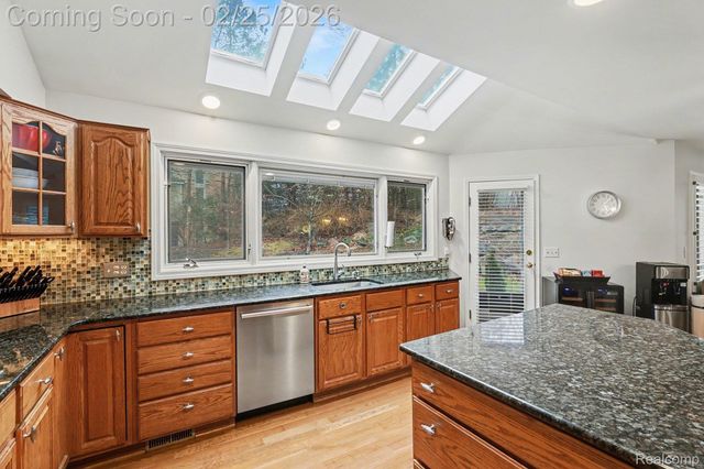 777 Great Oaks Drive, Bloomfield Hills, MI 48304