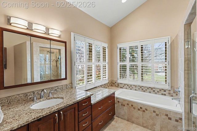 777 Great Oaks Drive, Bloomfield Hills, MI 48304