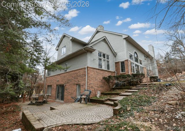 777 Great Oaks Drive, Bloomfield Hills, MI 48304