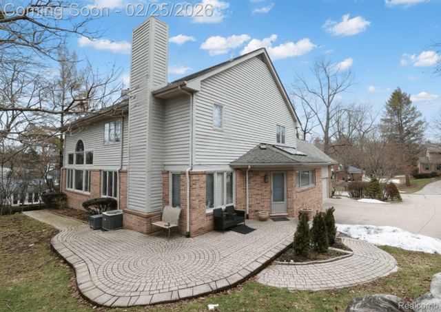 777 Great Oaks Drive, Bloomfield Hills, MI 48304