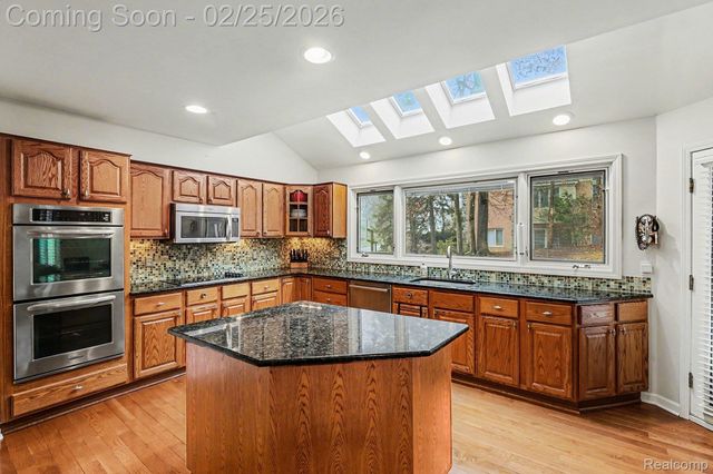 777 Great Oaks Drive, Bloomfield Hills, MI 48304