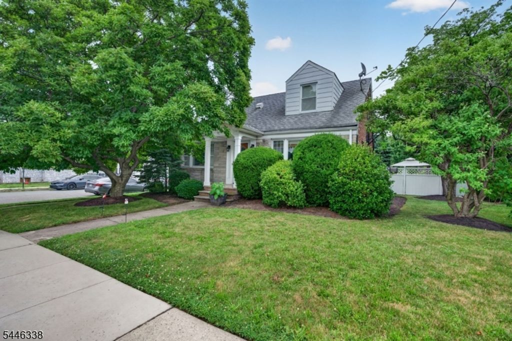 105 Baldwin Pl, Bloomfield Twp., NJ 07003 — photo 2