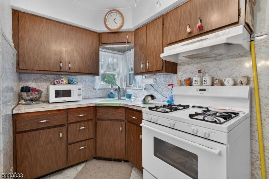 105 Baldwin Pl, Bloomfield Twp., NJ 07003 — photo 3