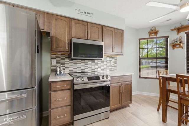 8928 Summer Walk Drive E, Indianapolis, IN 46227