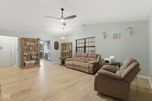 8928 Summer Walk Drive E, Indianapolis, IN 46227