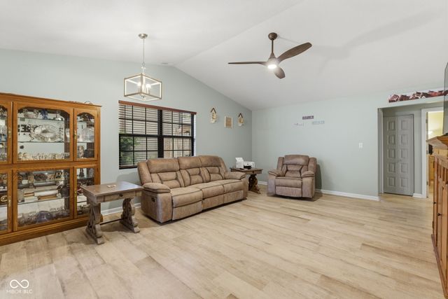 8928 Summer Walk Drive E, Indianapolis, IN 46227