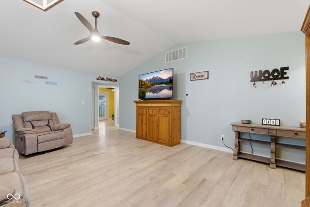 8928 Summer Walk Drive E, Indianapolis, IN 46227