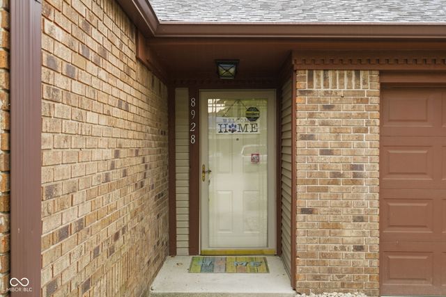 8928 Summer Walk Drive E, Indianapolis, IN 46227