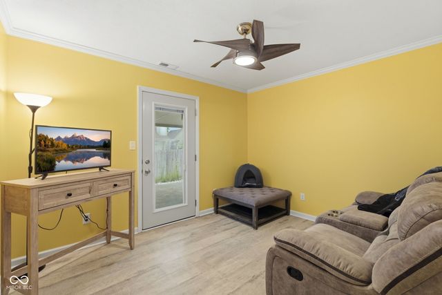 8928 Summer Walk Drive E, Indianapolis, IN 46227