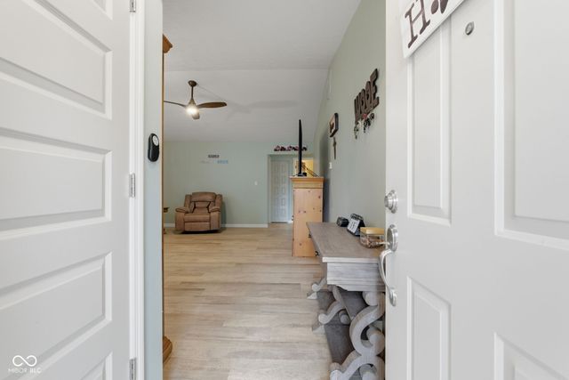 8928 Summer Walk Drive E, Indianapolis, IN 46227