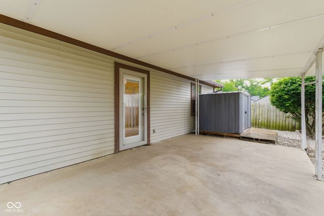 8928 Summer Walk Drive E, Indianapolis, IN 46227