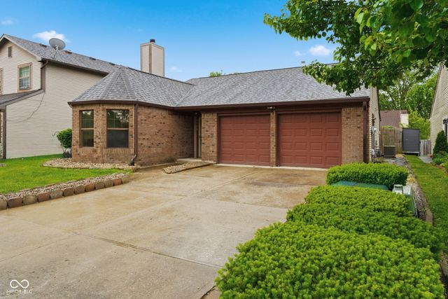 8928 Summer Walk Drive E, Indianapolis, IN 46227