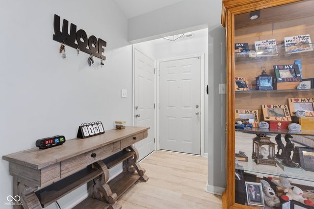 8928 Summer Walk Drive E, Indianapolis, IN 46227