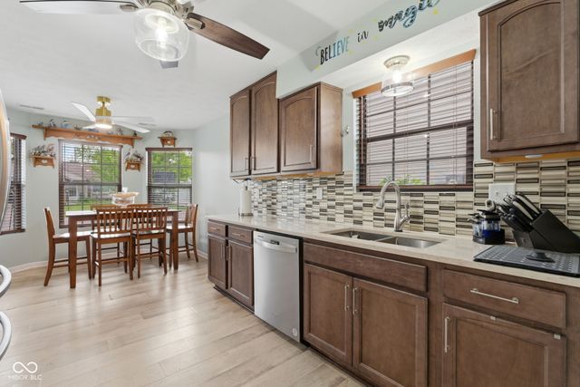 8928 Summer Walk Drive E, Indianapolis, IN 46227