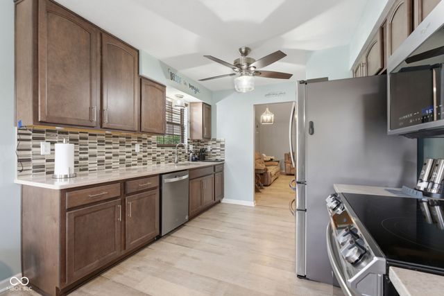8928 Summer Walk Drive E, Indianapolis, IN 46227
