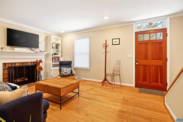 102 SLATE PL, Charlottesville, VA 22902