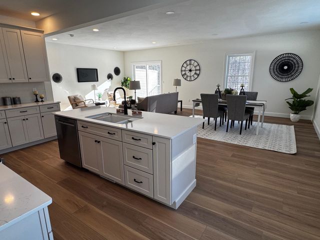 21B Griffin Road, Hudson, NH 03051