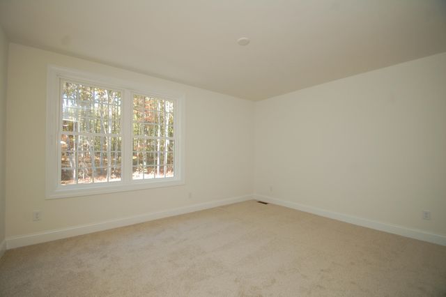 21B Griffin Road, Hudson, NH 03051