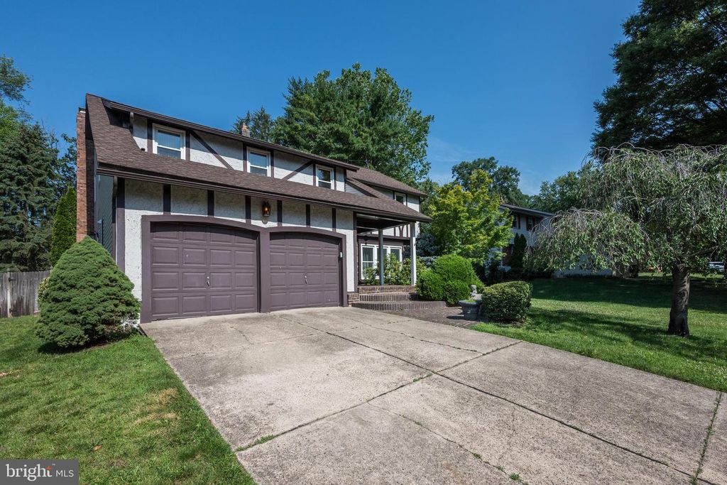 1368 BUNKER HILL DR, Cherry Hill, NJ 08003