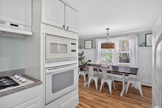 14 Lovers Ln, Harwich, MA 02645