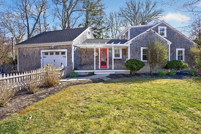 14 Lovers Ln, Harwich, MA 02645