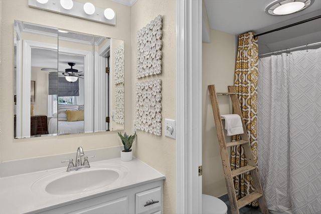 14 Lovers Ln, Harwich, MA 02645