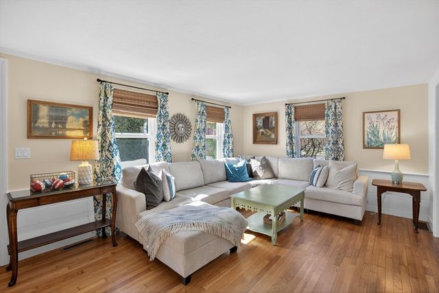 14 Lovers Ln, Harwich, MA 02645