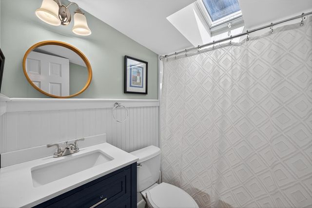 14 Lovers Ln, Harwich, MA 02645