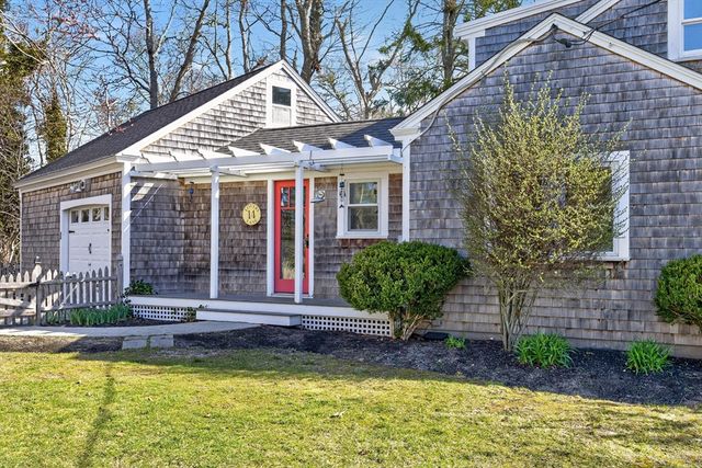 14 Lovers Ln, Harwich, MA 02645