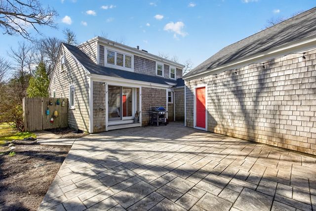 14 Lovers Ln, Harwich, MA 02645