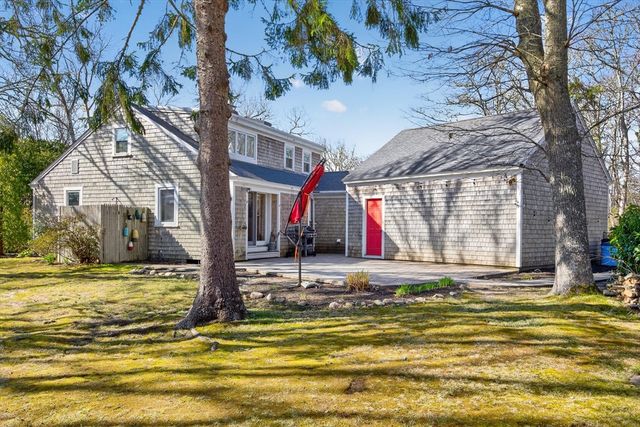 14 Lovers Ln, Harwich, MA 02645
