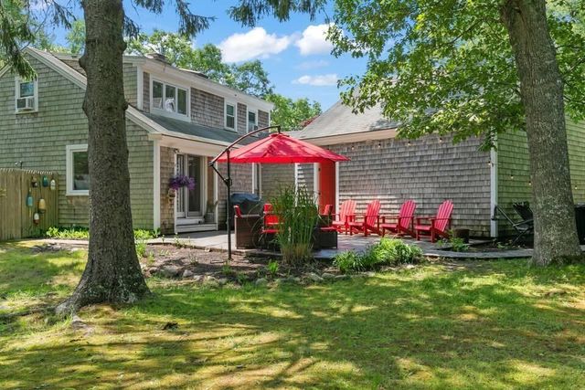 14 Lovers Ln, Harwich, MA 02645