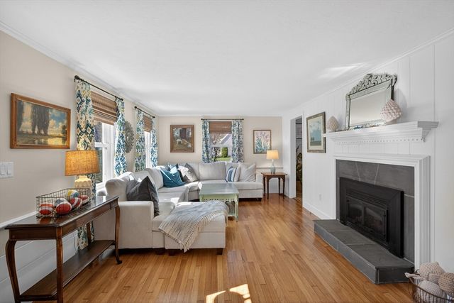 14 Lovers Ln, Harwich, MA 02645