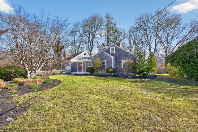 14 Lovers Ln, Harwich, MA 02645