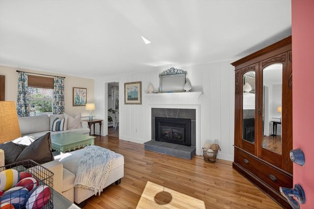 14 Lovers Ln, Harwich, MA 02645