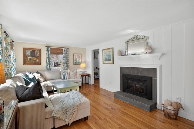 14 Lovers Ln, Harwich, MA 02645