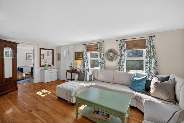 14 Lovers Ln, Harwich, MA 02645