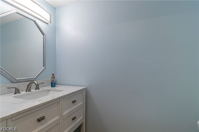 7410 Lake Breeze DR 203, Fort Myers, FL 33907