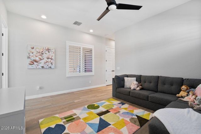 10523 E THORNTON Avenue, Mesa, AZ 85212